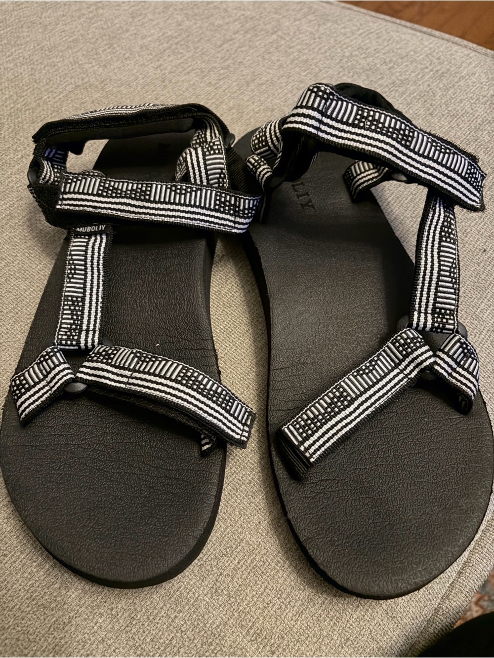 Black & White Strappy Women's Sandals - Brand Unknown